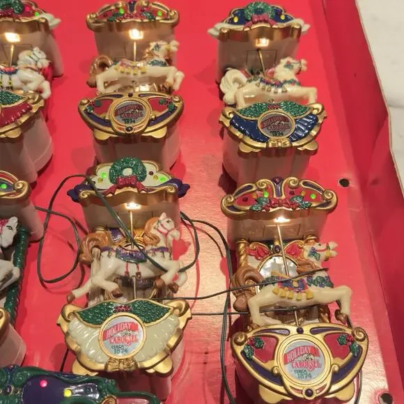 Mr. Christmas 1992 Holiday Carousel 8 Horses Carols Music Lights Motion W/box